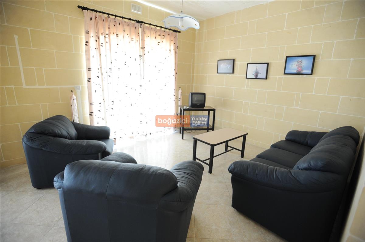 migiarro residence - living room